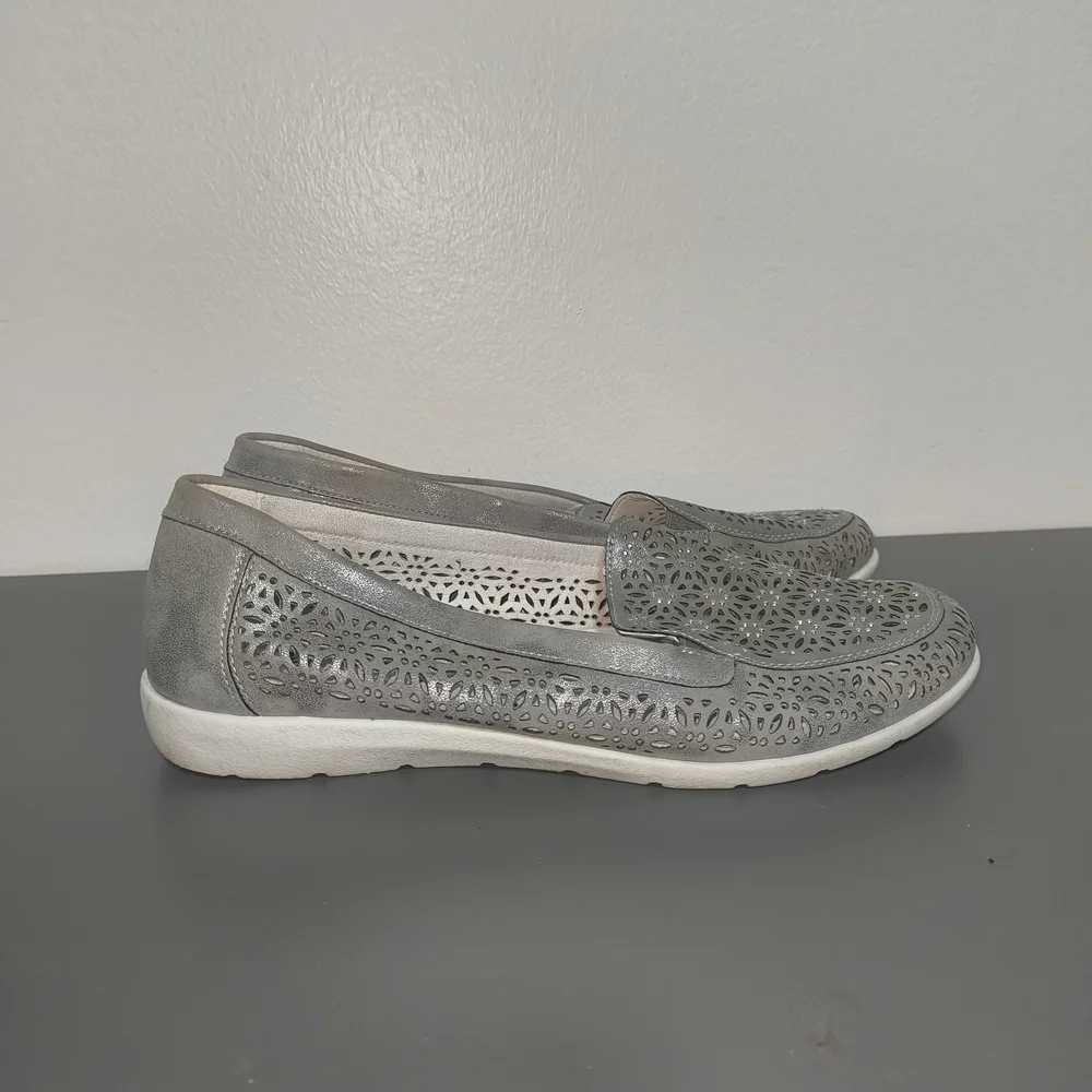 Remonte Women's Gray Perforated Flats